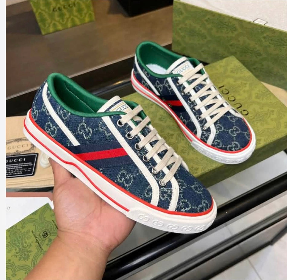 GG tennis shoe